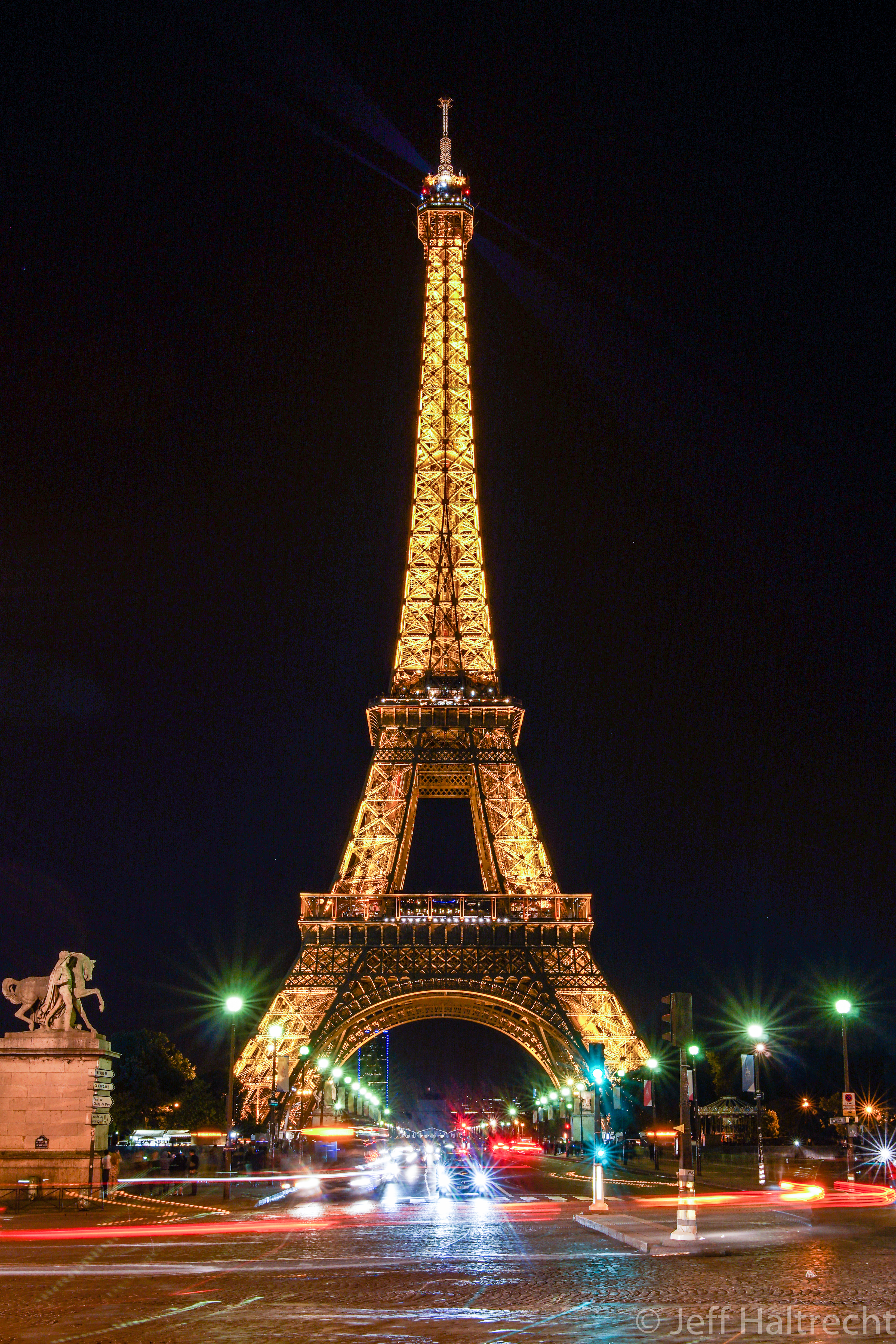 paris eiffel tower at night