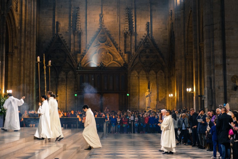 notre dame cathedral commencement of mass paris